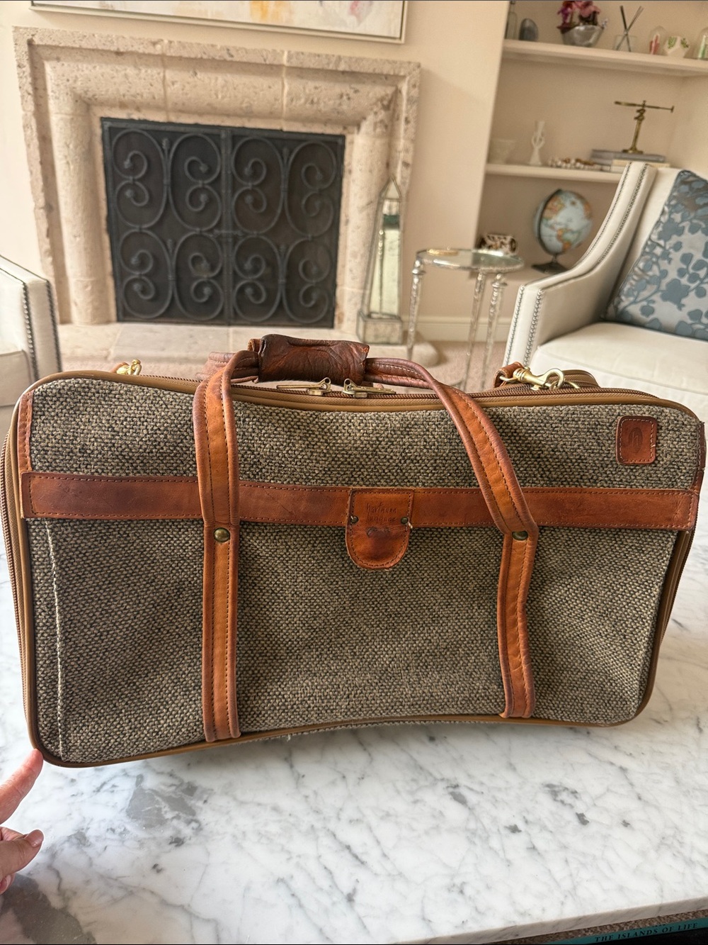 Vintage Hartmann tweed carry on bag
with leather accents. 7 pockets!